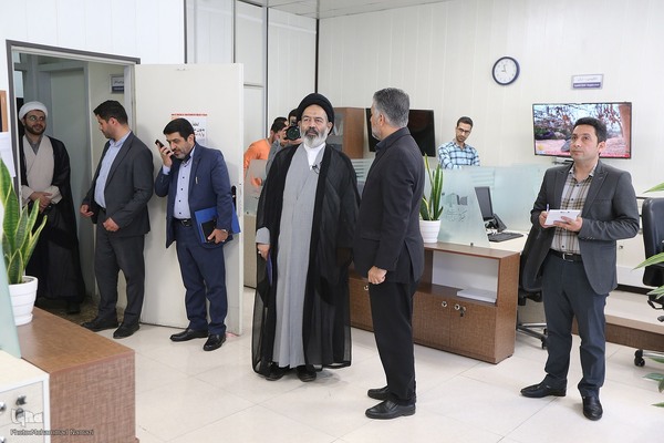 حجت الاسلام والمسلمین سید عبدالفتاح نواب، نماینده ولی فقیه در امور حج و زیارت صبح امروز از خبرگزاری ایکنا بازدید کردند.