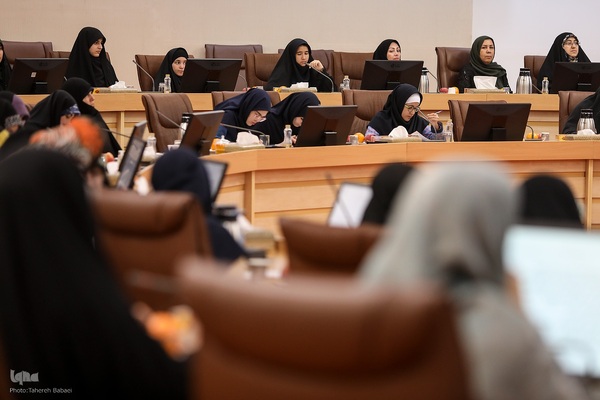 گردهمایی دختران ایرانی/ مشاوران جوان دولت مردمی