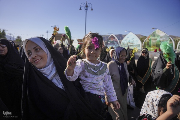 شادپیمایی دختران به‌مناسبت میلاد حضرت معصومه (س)