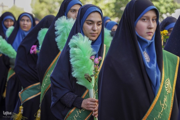 شادپیمایی دختران به‌مناسبت میلاد حضرت معصومه (س)