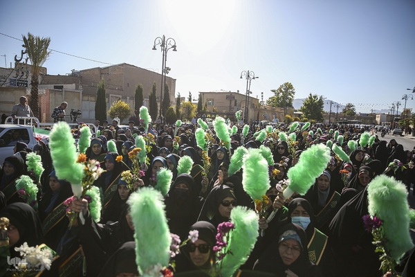 شادپیمایی دختران به‌مناسبت میلاد حضرت معصومه (س)