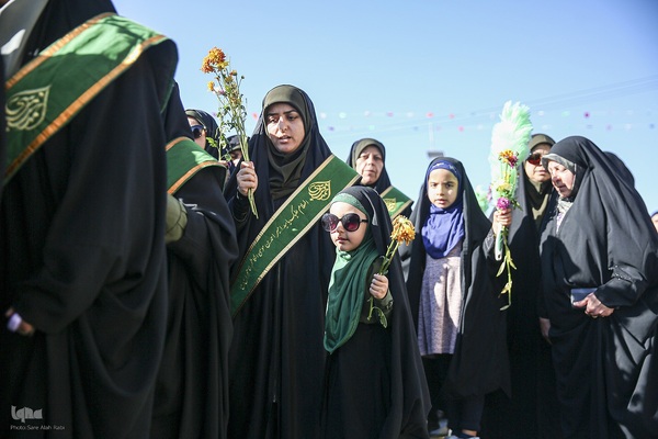 شادپیمایی دختران به‌مناسبت میلاد حضرت معصومه (س)