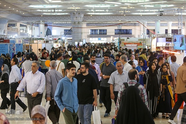 حال و هوای نمایشگاه کتاب در روز انتخابات