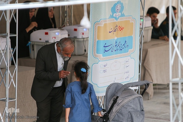 حال و هوای نمایشگاه کتاب در روز انتخابات
