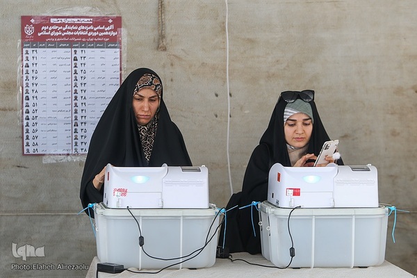 حال و هوای نمایشگاه کتاب در روز انتخابات