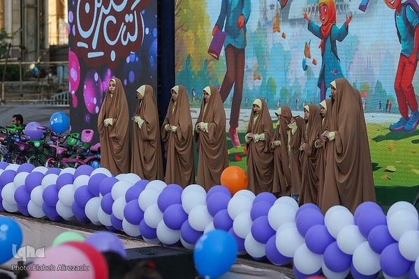 حال و هوای نمایشگاه کتاب در روز انتخابات