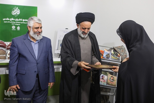 آیین رونمایی از کتاب «دختر قالیباف»