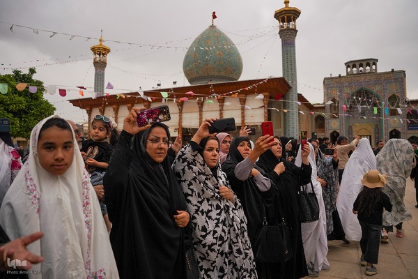 گلباران خدام حرم حضرت شاهچراغ عليه‌السلام‎