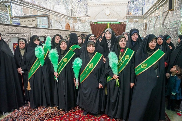 آیین غبارروبی حرم مطهر حضرت احمدبن موسی الکاظم علیهماالسلام، با حضور خانواده‌های مکرم شهدا