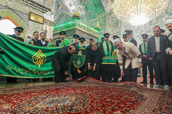 آیین غبارروبی حرم مطهر حضرت احمدبن موسی الکاظم علیهماالسلام، با حضور خانواده‌های مکرم شهدا