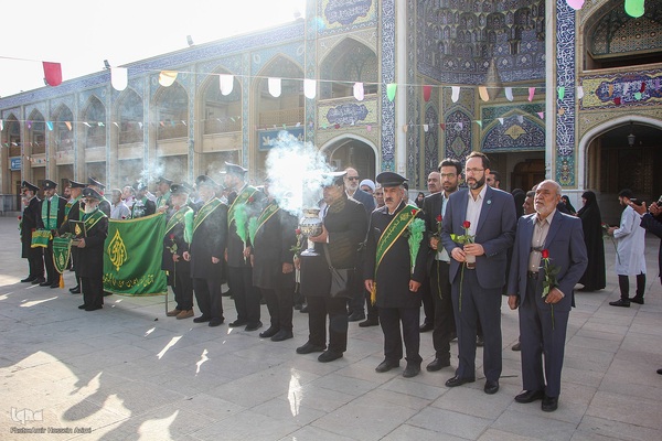 آیین غبارروبی حرم مطهر حضرت احمدبن موسی الکاظم علیهماالسلام، با حضور خانواده‌های مکرم شهدا