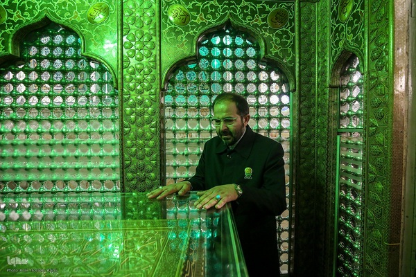 آیین غبارروبی حرم مطهر حضرت احمدبن موسی الکاظم علیهماالسلام، با حضور خانواده‌های مکرم شهدا