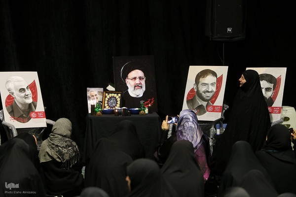 اجتماع دانشگاهیان دانشگاه‌های تهران در سوگ رییس جمهور