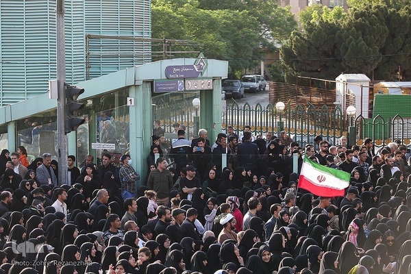 اجتماع مردم مشهد برای شهادت خادم‌الرضا(ع)