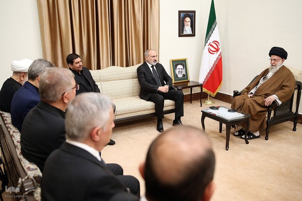 دیدار مقامات برخی کشورها جهت ابلاغ پیام تسلیت به مقام معظم رهبری