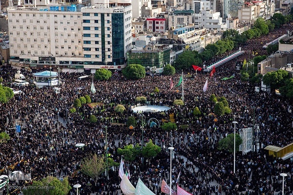 بدرقه رئیس جمهور شهید تا خانه ابدی توسط خراسانی‌ها