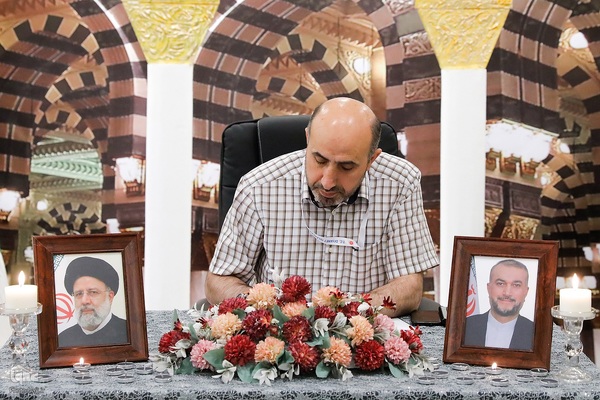 ادای احترام رؤسای بعثه سایر کشور‌های اسلامی و هیئت‌های همراهشان به مقام رئیس جمهور شهید