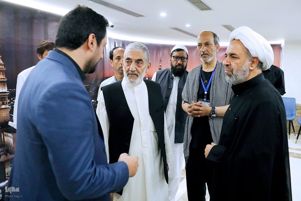 ادای احترام رؤسای بعثه سایر کشور‌های اسلامی و هیئت‌های همراهشان به مقام رئیس جمهور شهید