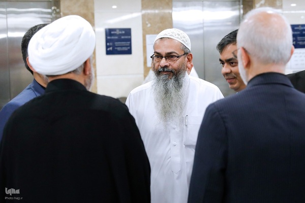 ادای احترام رؤسای بعثه سایر کشور‌های اسلامی و هیئت‌های همراهشان به مقام رئیس جمهور شهید