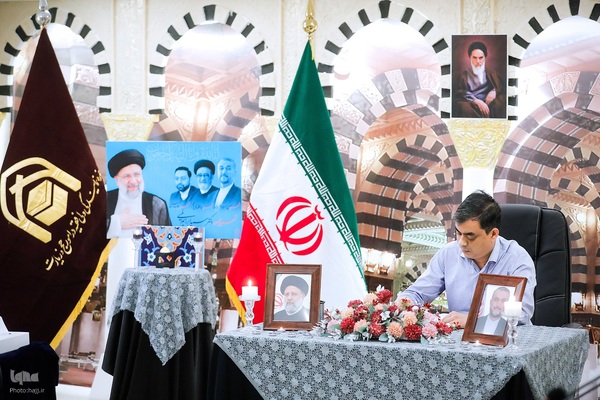 ادای احترام رؤسای بعثه سایر کشور‌های اسلامی و هیئت‌های همراهشان به مقام رئیس جمهور شهید