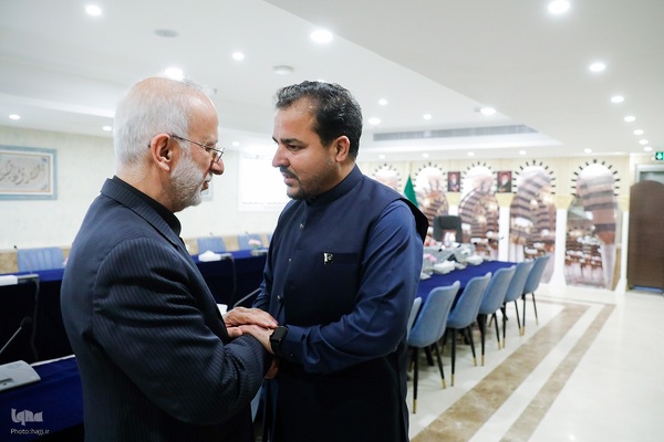 ادای احترام رؤسای بعثه سایر کشور‌های اسلامی و هیئت‌های همراهشان به مقام رئیس جمهور شهید