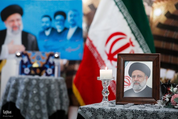 ادای احترام رؤسای بعثه سایر کشور‌های اسلامی و هیئت‌های همراهشان به مقام رئیس جمهور شهید