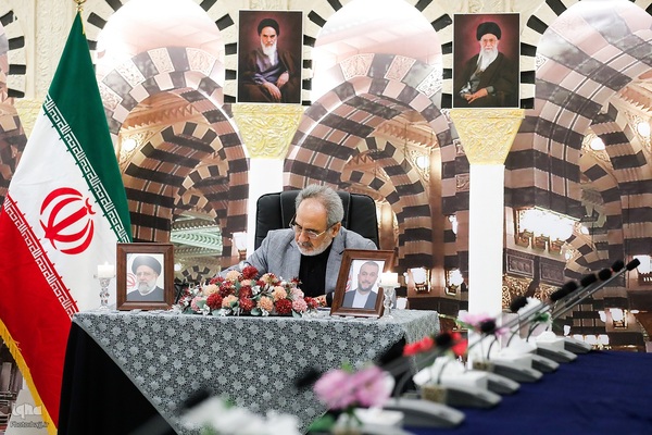 ادای احترام رؤسای بعثه سایر کشور‌های اسلامی و هیئت‌های همراهشان به مقام رئیس جمهور شهید