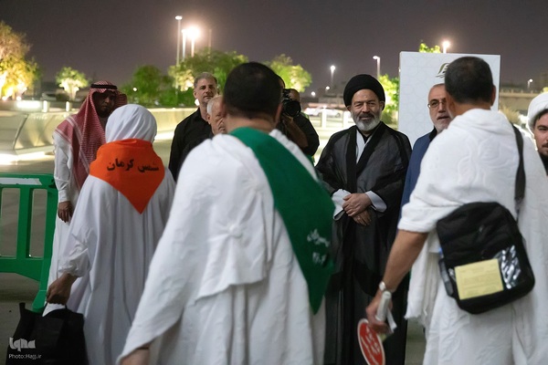 بدرقه زایران کشورمان از مدینه به مکه با قطار سریع السیر