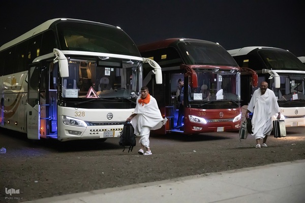بدرقه زایران کشورمان از مدینه به مکه با قطار سریع السیر