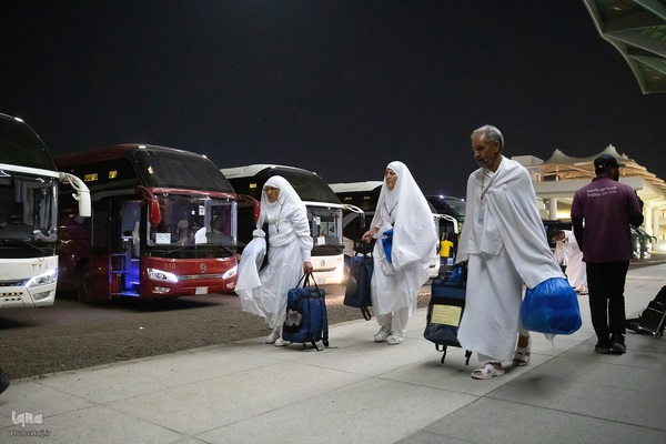 بدرقه زایران کشورمان از مدینه به مکه با قطار سریع السیر