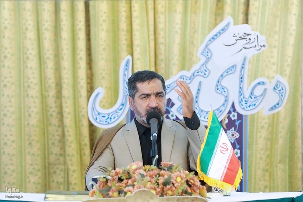 مراسم دعای کمیل زائران ایرانی در مدینه منوره به یاد شهدای خدمت