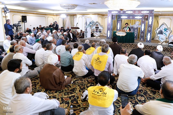 مراسم دعای کمیل زائران ایرانی در مدینه منوره به یاد شهدای خدمت