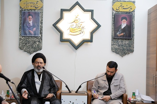 دیدار نماینده‌ ولی‎فقیه در امور حج و زیارت با اعضای کاروان قرآنی نور