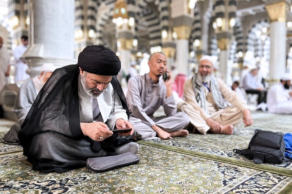 حضور در نمازهای جماعت مسجد النبی