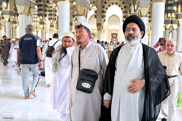 حضور در نمازهای جماعت مسجد النبی