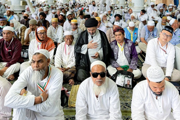 حضور در نمازهای جماعت مسجد النبی