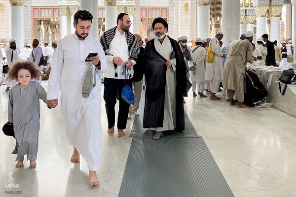 حضور در نمازهای جماعت مسجد النبی