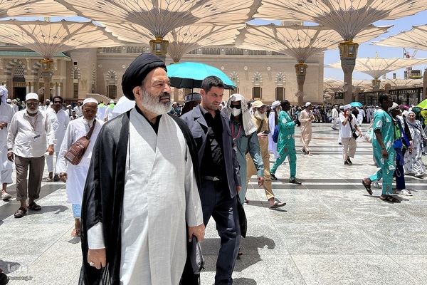 حضور در نمازهای جماعت مسجد النبی