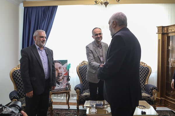 دیدار جامعه قرآنی با خانواده شهید اسماعیل احمدی