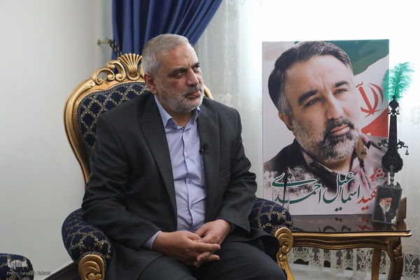 دیدار جامعه قرآنی با خانواده شهید اسماعیل احمدی