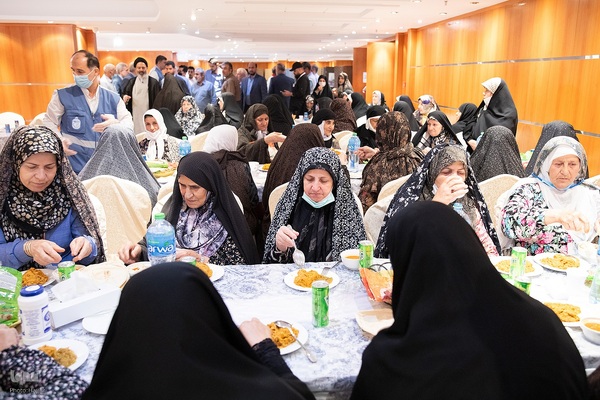 دیدار صمیمی سرپرست حجاج ایرانی با زائران کشورمان در مکه مکرمه