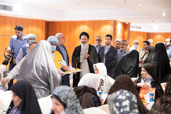 دیدار صمیمی سرپرست حجاج ایرانی با زائران کشورمان در مکه مکرمه