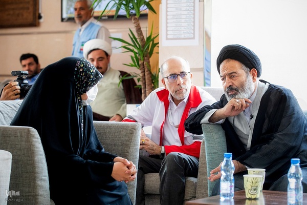 دیدار صمیمی سرپرست حجاج ایرانی با زائران کشورمان در مکه مکرمه