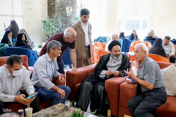 دیدار صمیمی سرپرست حجاج ایرانی با زائران کشورمان در مکه مکرمه