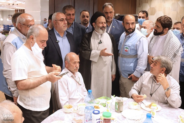 دیدار صمیمی سرپرست حجاج ایرانی با زائران کشورمان در مکه مکرمه
