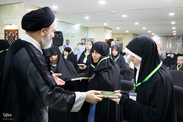 مراسم تجلیل از خانواده معظم شهدا