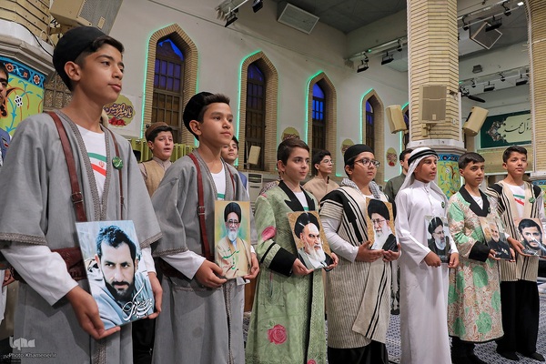 دیدار هزاران نفر از اقشار مختلف مردم در روز عید غدیر