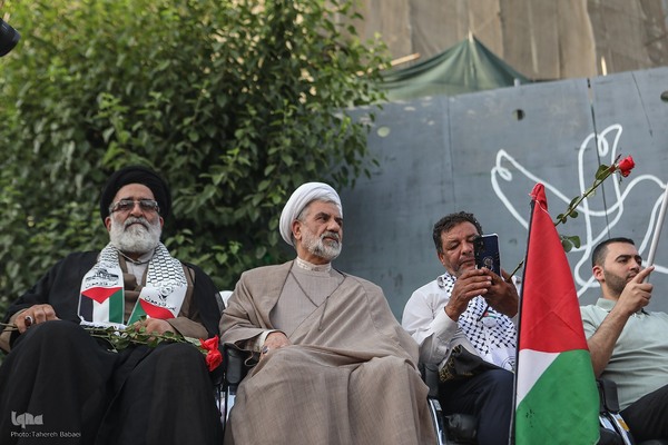 استقبال مردمی از خانواده های شهدا و بازماندگان غزه