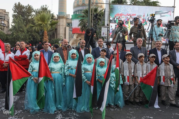 استقبال مردمی از خانواده های شهدا و بازماندگان غزه