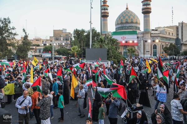 استقبال مردمی از خانواده های شهدا و بازماندگان غزه